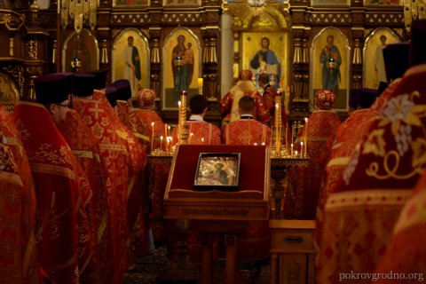 В день своего тезоименитства архиепископ Артемий совершил литургию в кафедральном соборе Гродно